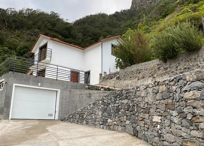 Penha D'aguia Villa *